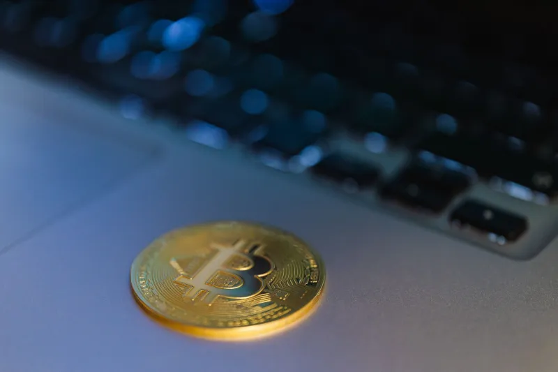 Actifs numériques et cyberrisques : pourquoi vos crypto-monnaies restent sans filet de protection en France
