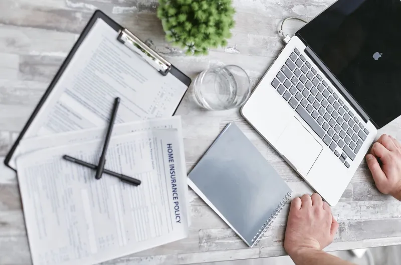 Assurance emprunteur immobilier : les clauses que votre banque omet de vous expliquer avant la signature