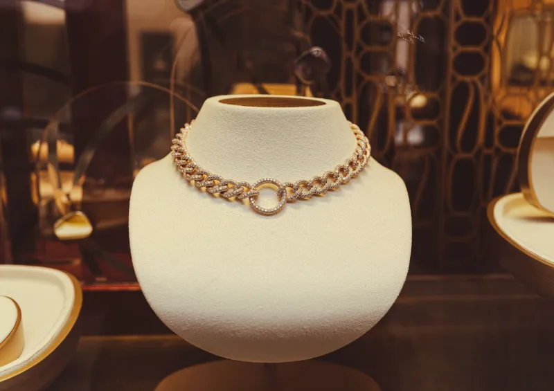 Bijoux, œuvres d'art, collections : la vérité sur la couverture de vos objets précieux par votre assurance habitation