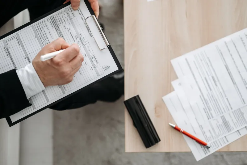 Garantie chômage et assurance emprunteur : ce que votre contrat prévoit vraiment en cas de licenciement